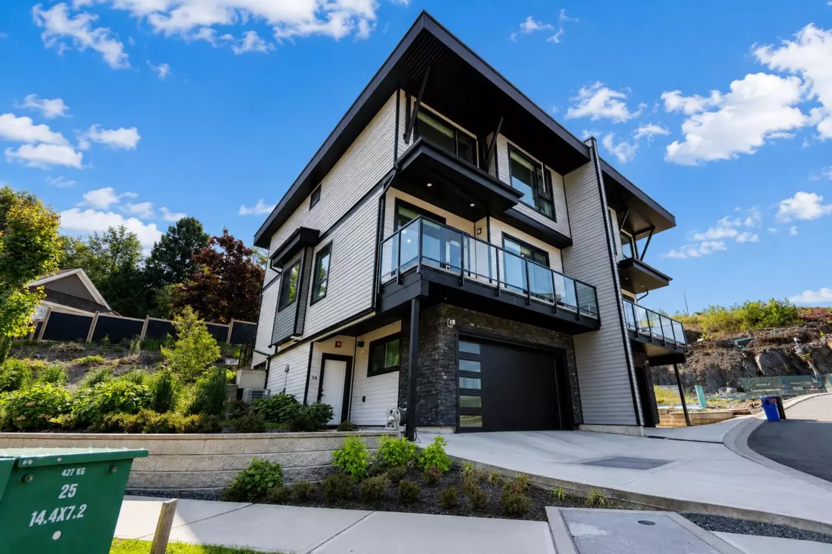Family Room Photo of 14 35706 Marshall Road, Abbotsford, BC