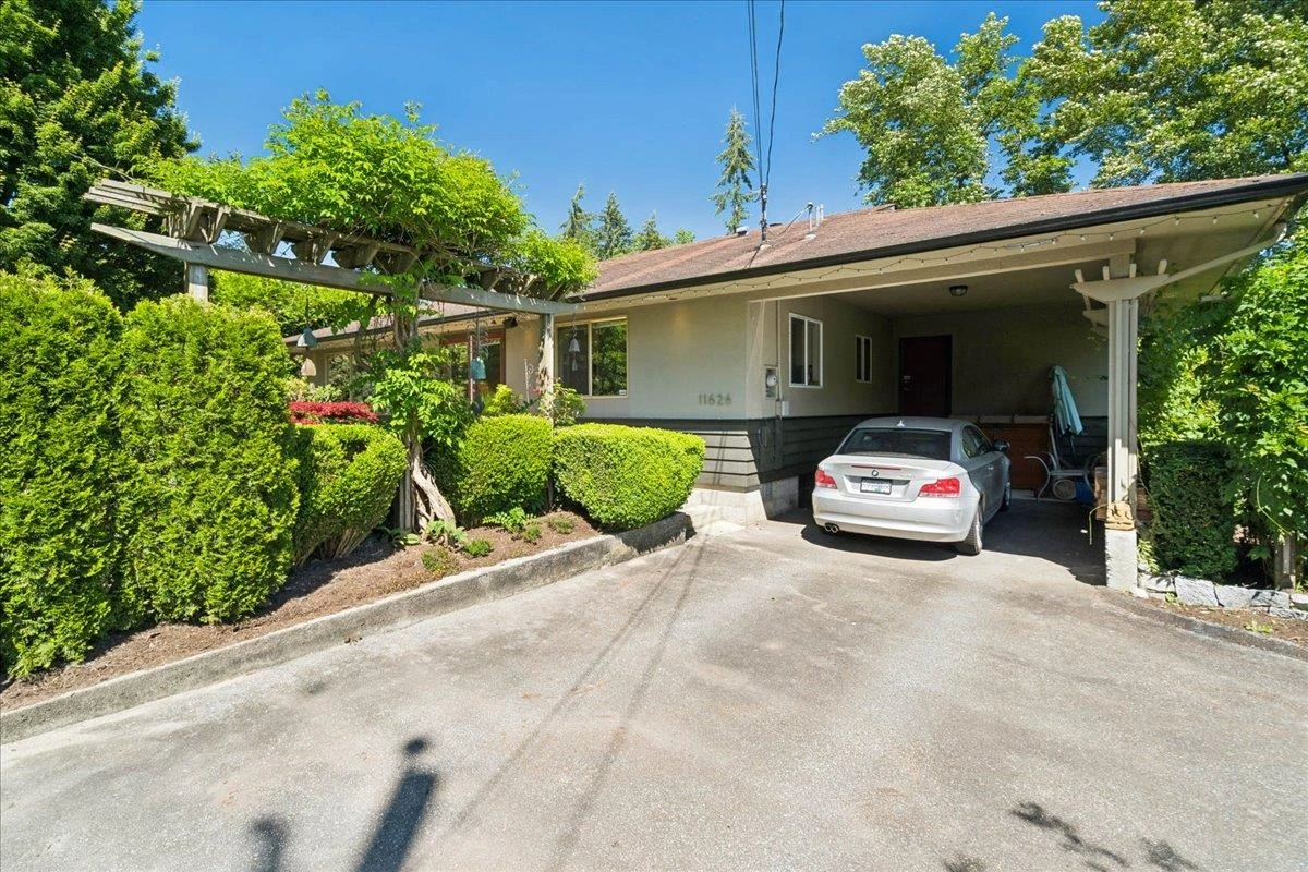 Living Room Photo of 11626 243rd Street, Maple Ridge, BC