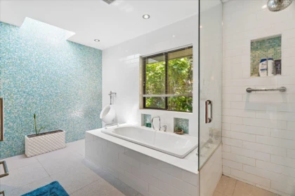 Guest Bathroom Photo of 11626 243rd Street, Maple Ridge, BC
