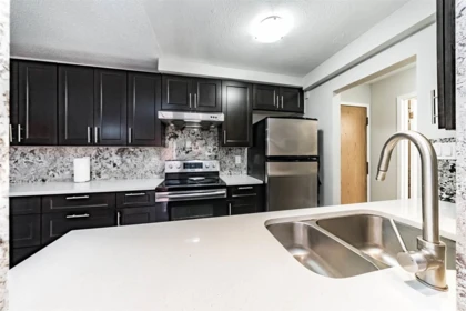 118 9847 Manchester Drive, Burnaby, BC, Burnaby — Apartment/Condo for sale