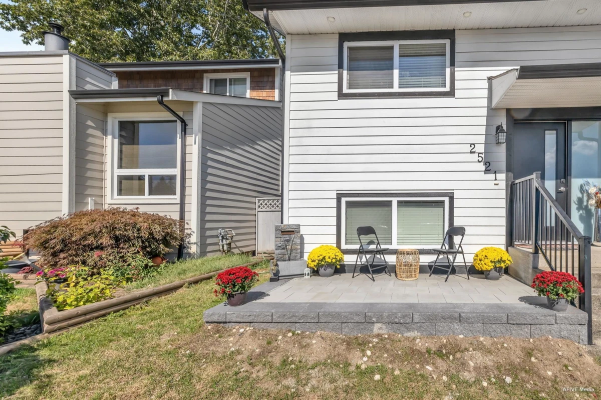 Living Room Photo of 2521 Wilding Crescent, Langley, BC