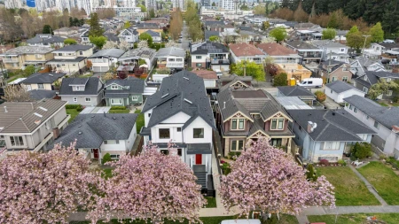 Front Yard Photo of 1 3639 E 46th Avenue, Vancouver, BC