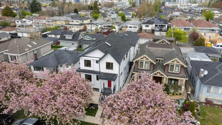 Garden / Landscaping Photo of 1 3639 E 46th Avenue, Vancouver, BC