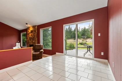 100 Robertson Crescent, Hope, BC, Hope — Single Family Residence for sale