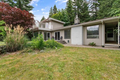 100 Robertson Crescent, Hope, BC, Hope — Single Family Residence for sale