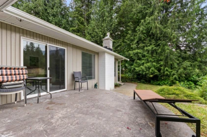 Front Yard Photo of 100 Robertson Crescent, Hope, BC