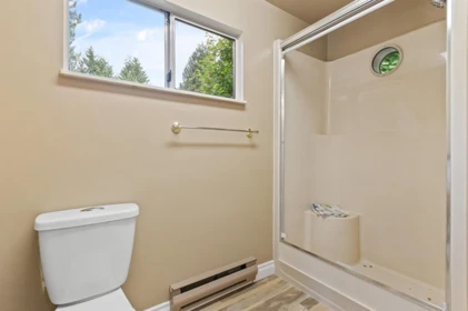Hallway Photo of 100 Robertson Crescent, Hope, BC