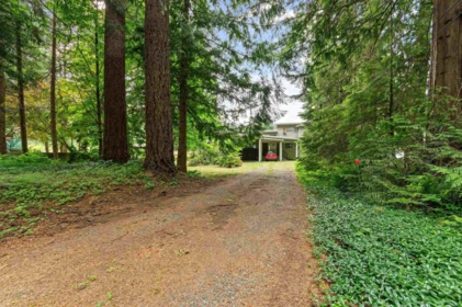 Outdoor Kitchen Photo of 100 Robertson Crescent, Hope, BC