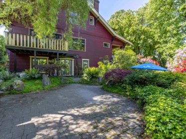 Hot Tub / Spa Photo of 5138 East Boulevard, Vancouver, BC