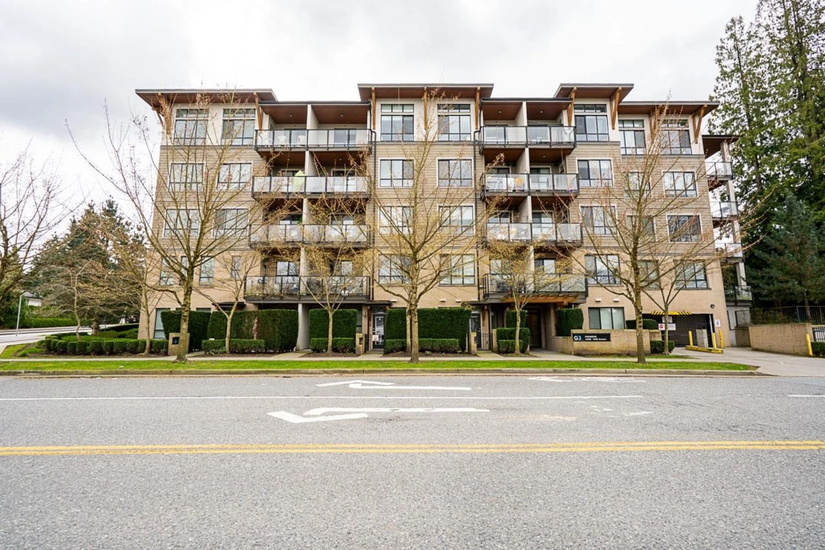 Living Room Photo of 405 15388 105 Avenue, Surrey, BC
