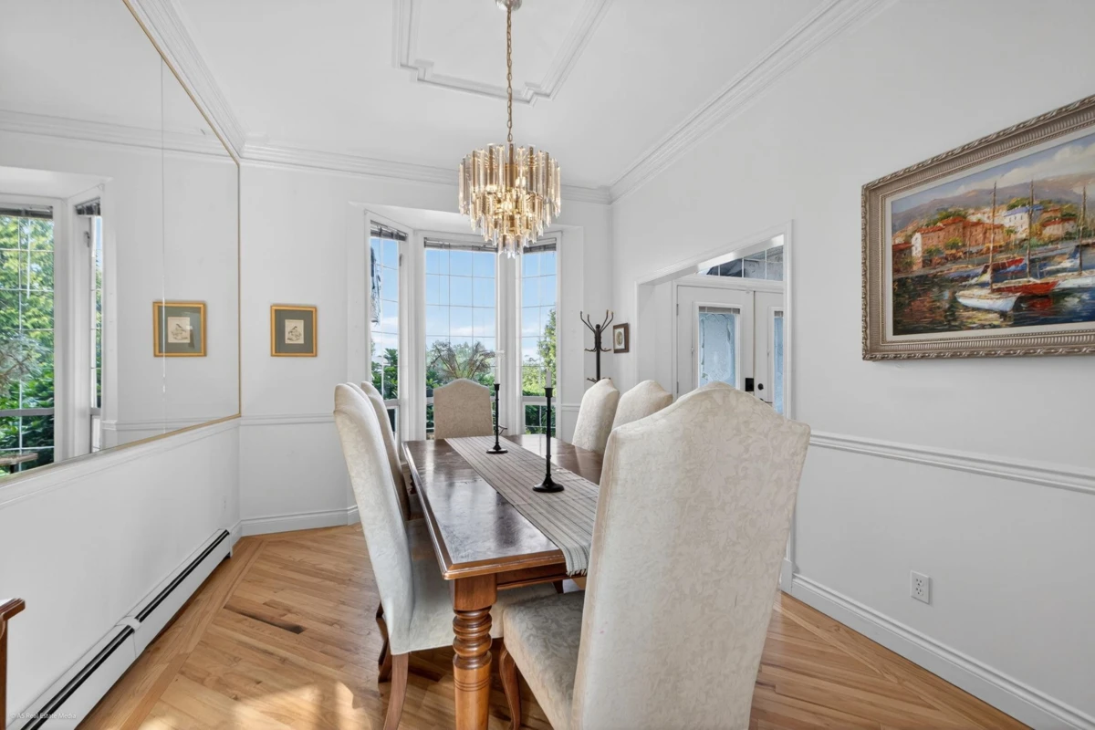 Family Room Photo of 15186 73b Avenue, Surrey, BC