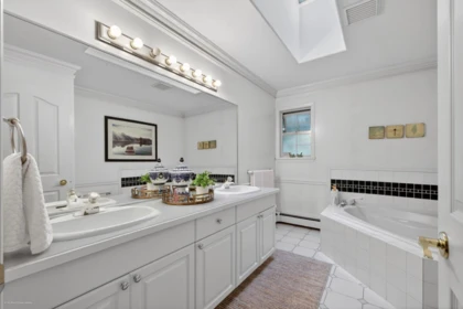 Mudroom Photo of 15186 73b Avenue, Surrey, BC