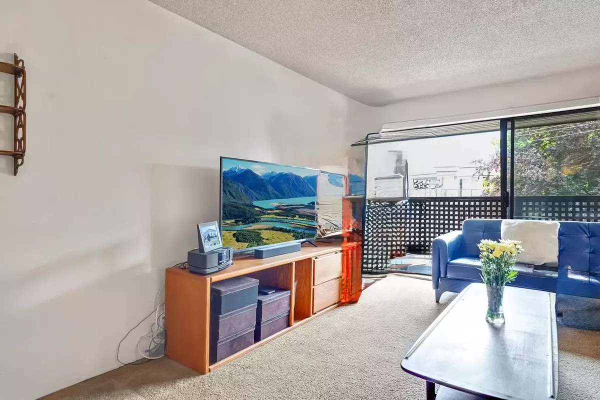 Family Room Photo of 402 2215 Dundas Street, Vancouver, BC