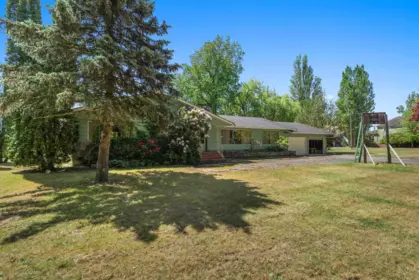 Breakfast Nook Photo of 7064 Ladner Trunk Road, Delta, BC