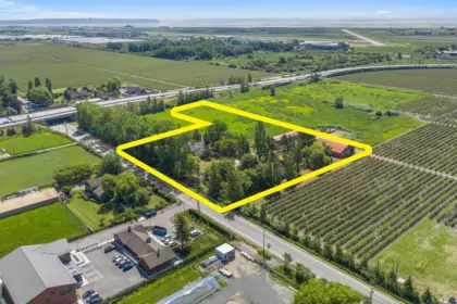 7064 Ladner Trunk Road, Delta, BC, Delta — Single Family Residence for sale
