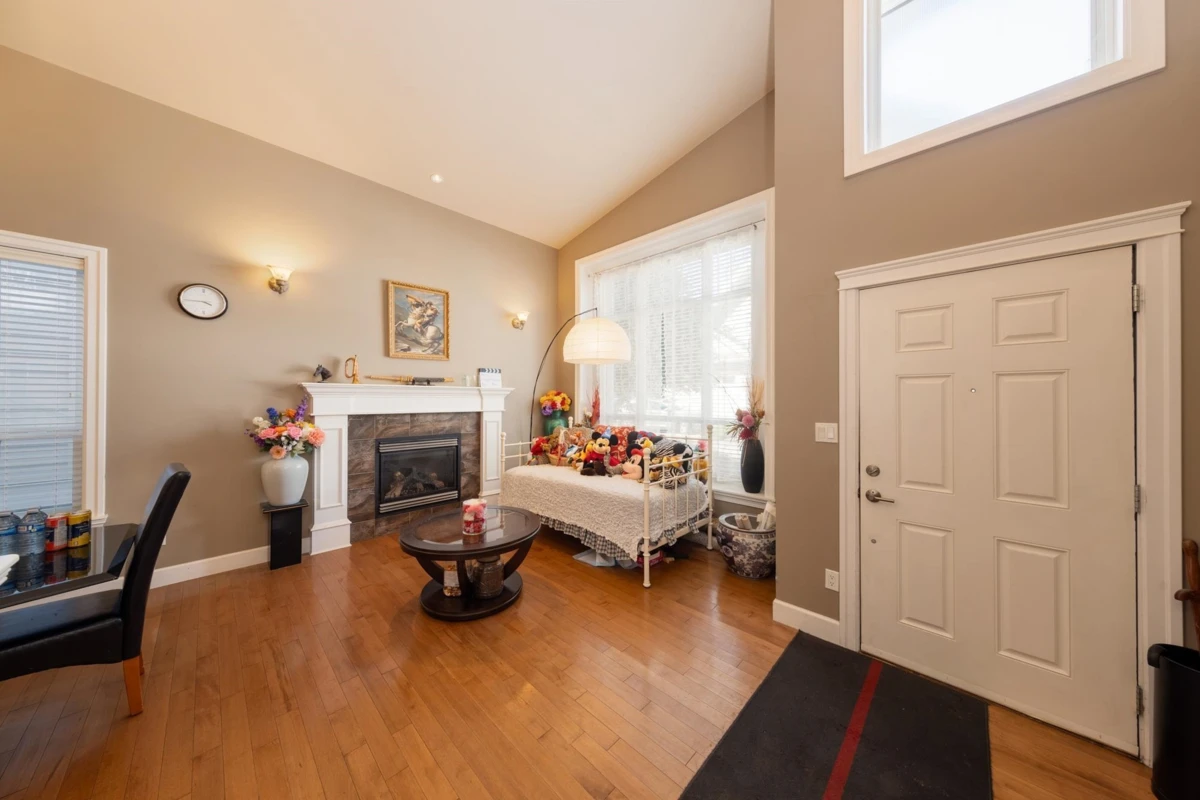 Living Room Photo of 9 3502 150a Street, Surrey, BC