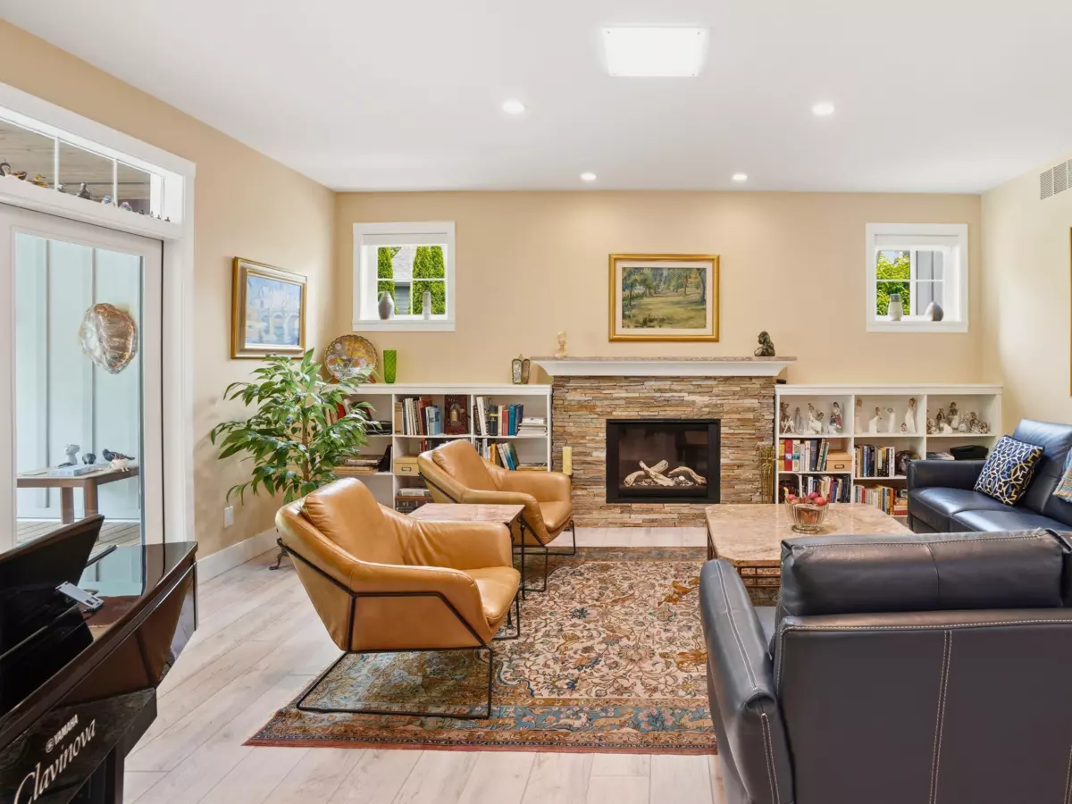 Dining Area Photo of 795 Madison Place, Gibsons, BC