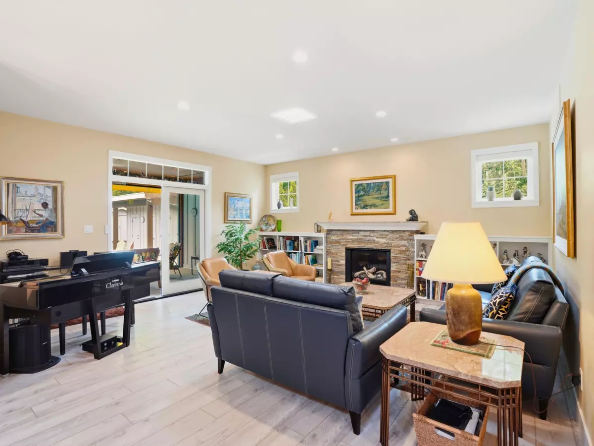 Family Room Photo of 795 Madison Place, Gibsons, BC