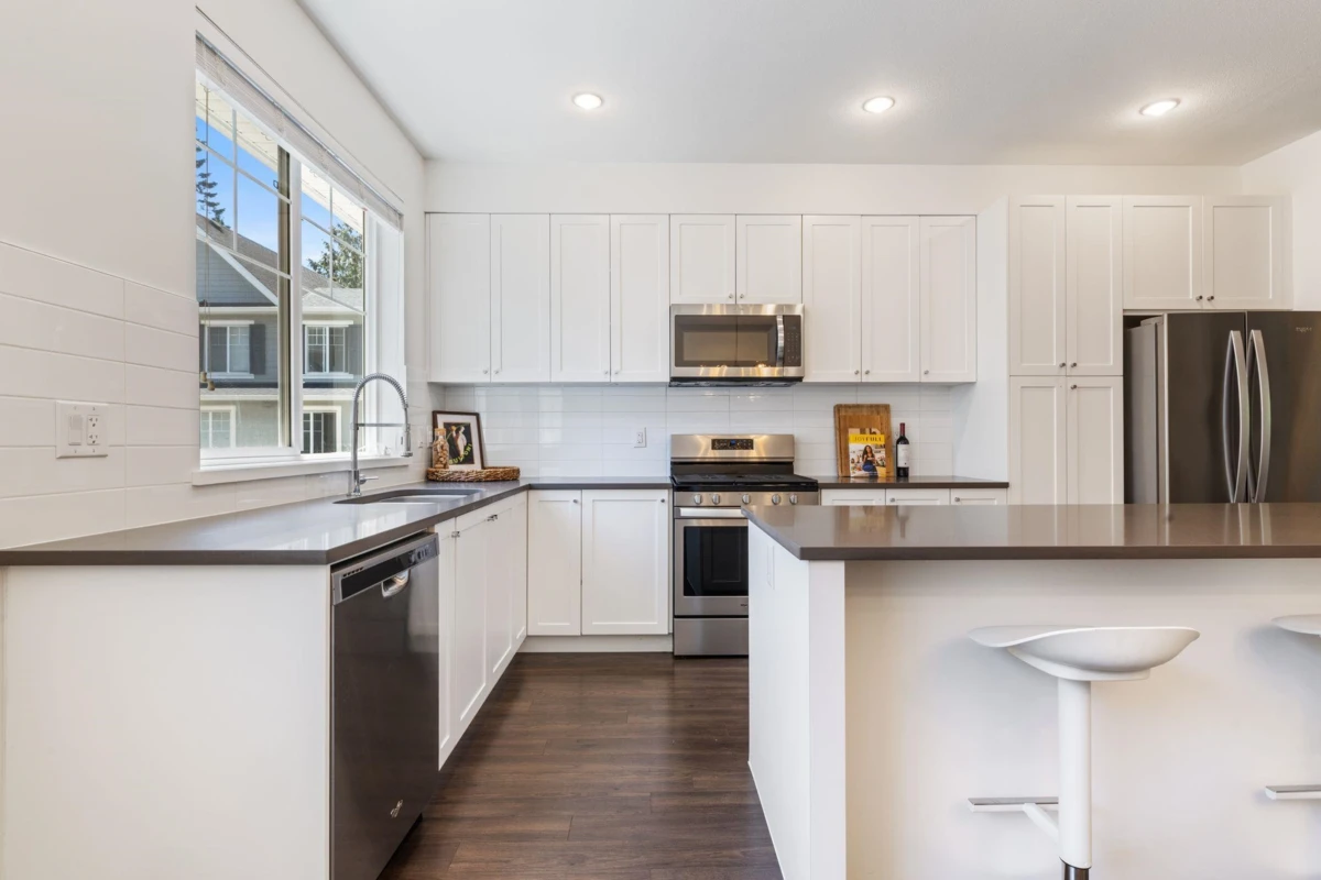 Dining Area Photo of 31 16357 15 Avenue, Surrey, BC