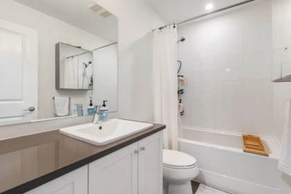 Entry Foyer Photo of 31 16357 15 Avenue, Surrey, BC