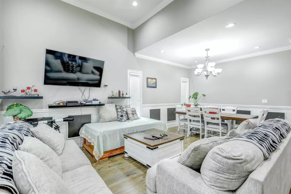 Living Room Photo of 14793 67a Avenue, Surrey, BC