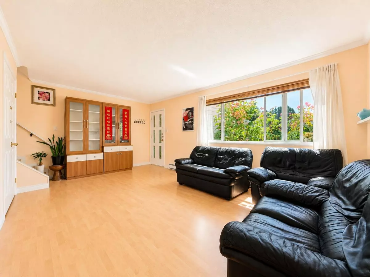 Living Room Photo of 7031 Lindsay Road, Richmond, BC