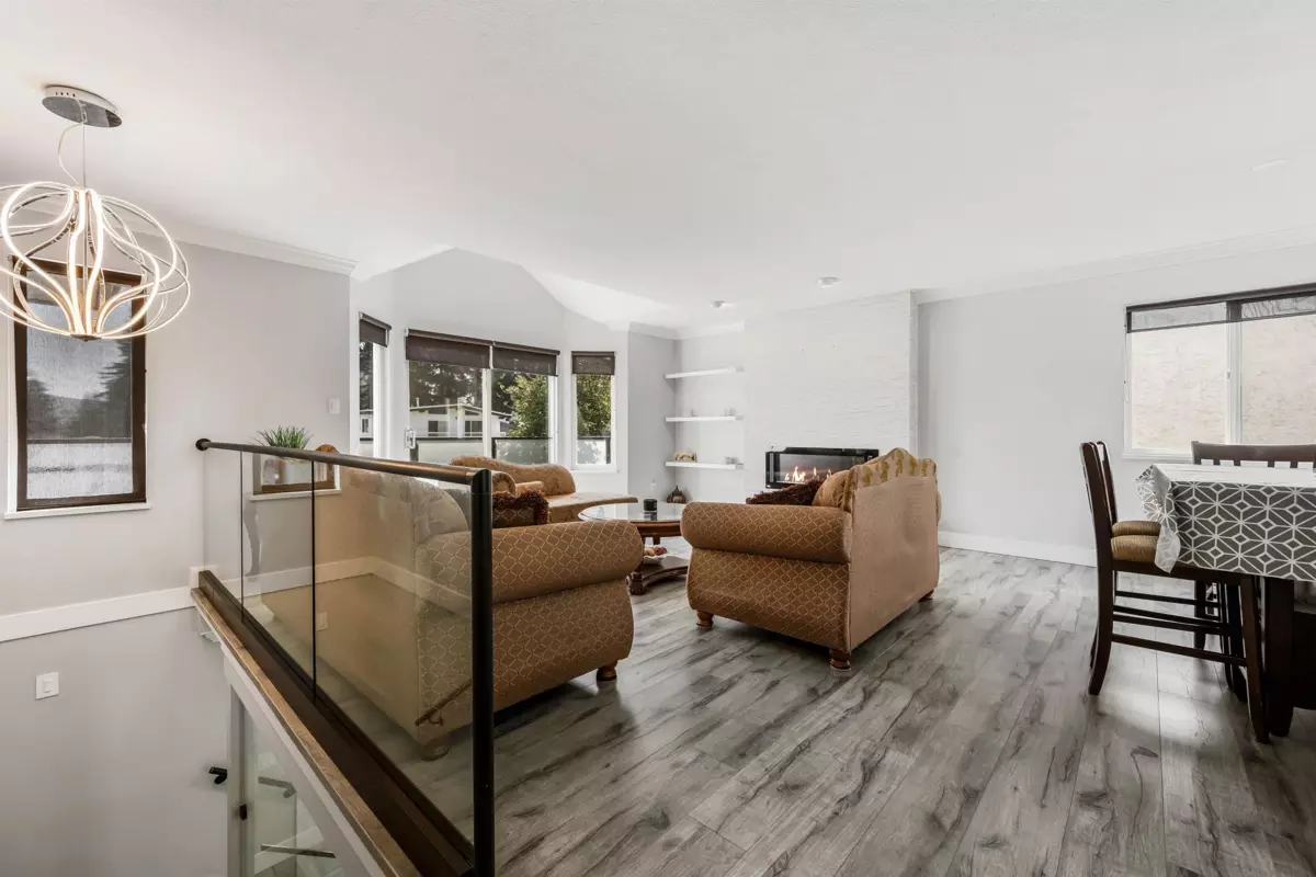 Dining Area Photo of 3115 Mouat Drive, Abbotsford, BC