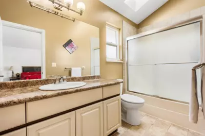 Hallway Photo of 3115 Mouat Drive, Abbotsford, BC