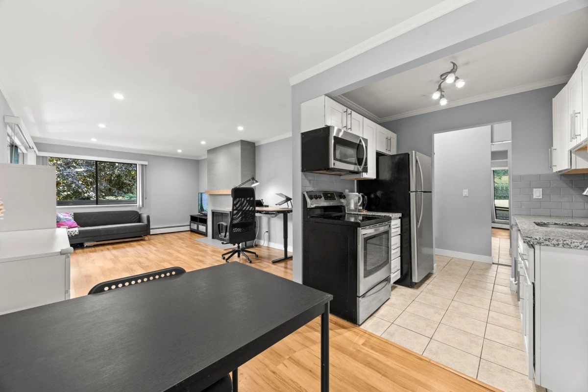 Dining Area Photo of 204 330 Cedar Street, New Westminster, BC