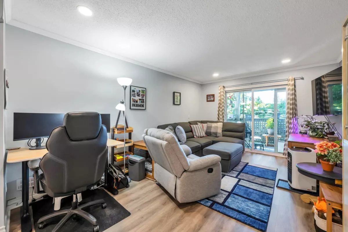 Family Room Photo of 117 200 Westhill Place, Port Moody, BC
