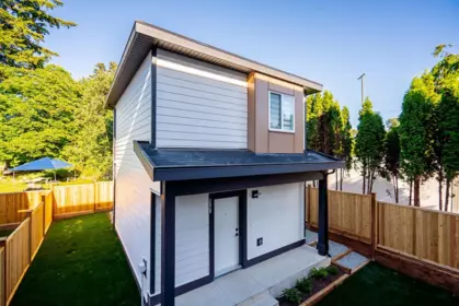 Garden / Landscaping Photo of 101 9964 120 Street, Surrey, BC