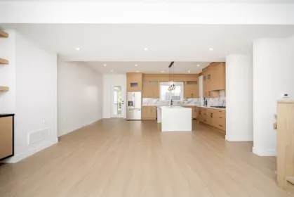 Kitchen Photo of 101 9964 120 Street, Surrey, BC