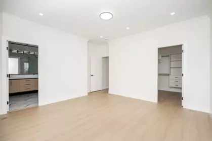 Powder Room Photo of 101 9964 120 Street, Surrey, BC