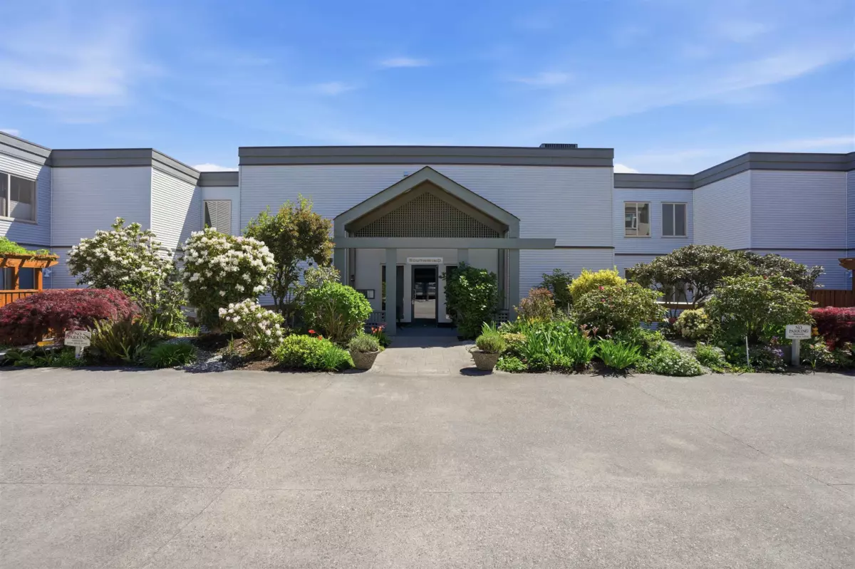 Family Room Photo of 302 5780 Trail Avenue, Sechelt, BC