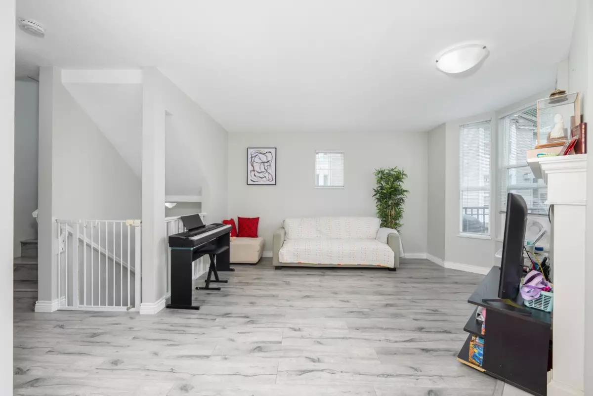 Family Room Photo of 23 9559 130a Street, Surrey, BC