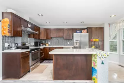 Kitchen Island Photo of 23 9559 130a Street, Surrey, BC