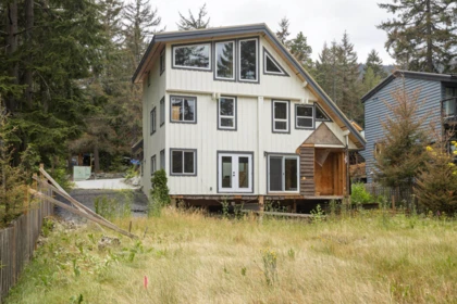 9199 Emerald Drive, Whistler, BC, Whistler — Single Family Residence for sale