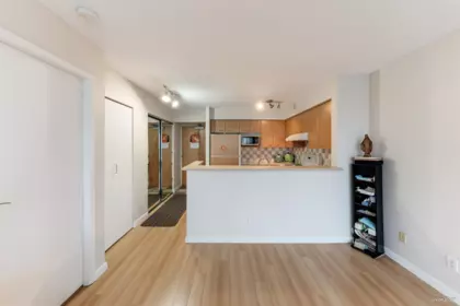 Primary Bathroom Photo of 6088 Willingdon Avenue, Burnaby, BC