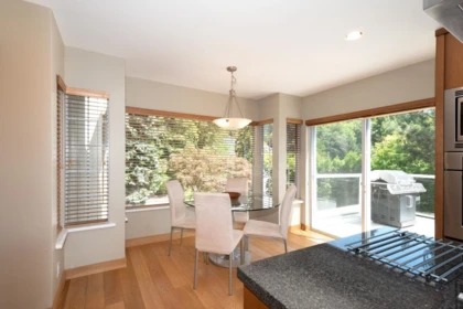 Kitchen Island Photo of 4895 Northwood Drive, West Vancouver, BC