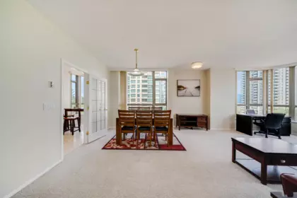 700 5967 Wilson Avenue, Burnaby, BC, Burnaby — Apartment/Condo for sale