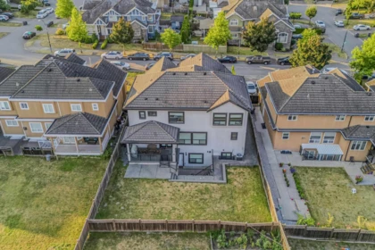 Fitness Center Photo Near 15046 76a Avenue, Surrey, BC