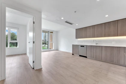 408 1471 Hunter Street, North Vancouver, BC, North Vancouver — Apartment/Condo for sale