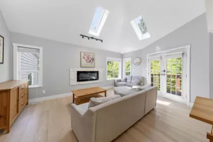 Kitchen Island Photo of 1788 Gordon Avenue, West Vancouver, BC