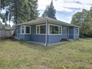 5724 Porpoise Bay Road, Sechelt, BC, Sechelt — Single Family Residence for sale