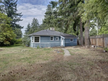 5724 Porpoise Bay Road, Sechelt, BC, Sechelt — Single Family Residence for sale
