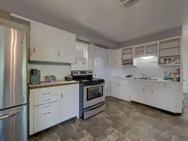 Walk-In Closet Photo of 5724 Porpoise Bay Road, Sechelt, BC