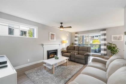 Kitchen Photo of 205 1473 Blackwood Street, White Rock, BC