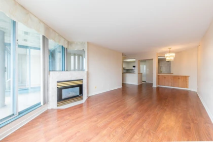 Kitchen Photo of 1608 13383 108 Avenue, Surrey, BC