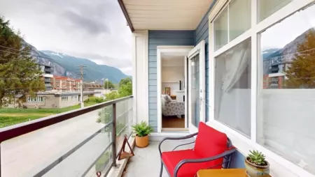 Breakfast Nook Photo of 207 1336 Main Street, Squamish, BC