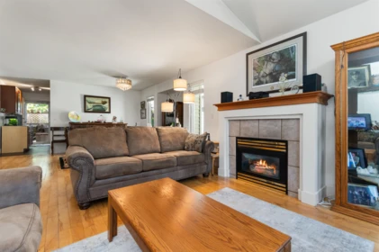 Kitchen Island Photo of 35194 Christina Place, Abbotsford, BC